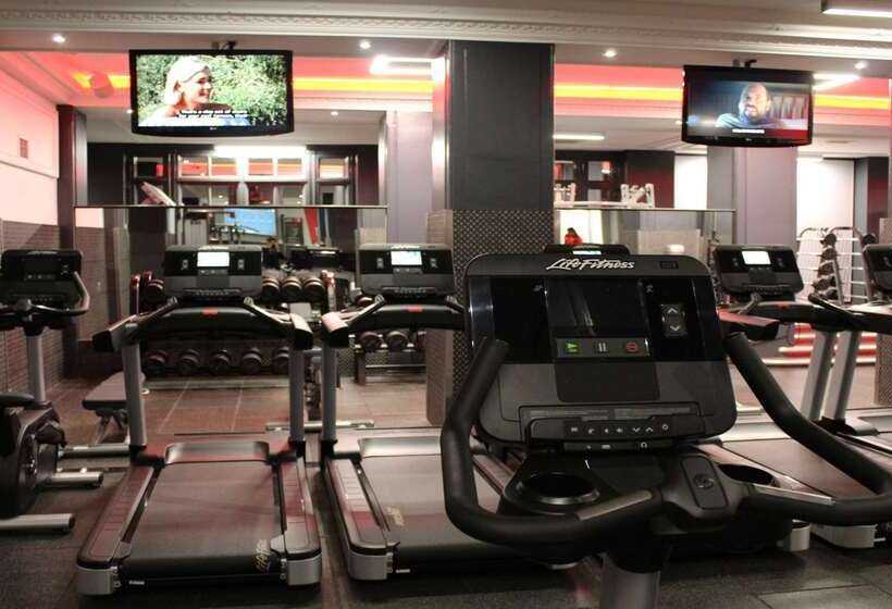 ホテル The Waldorf Hilton London