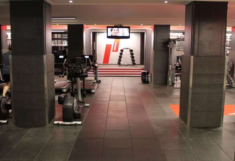 هتل The Waldorf Hilton London