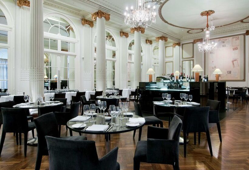 Отель The Waldorf Hilton London