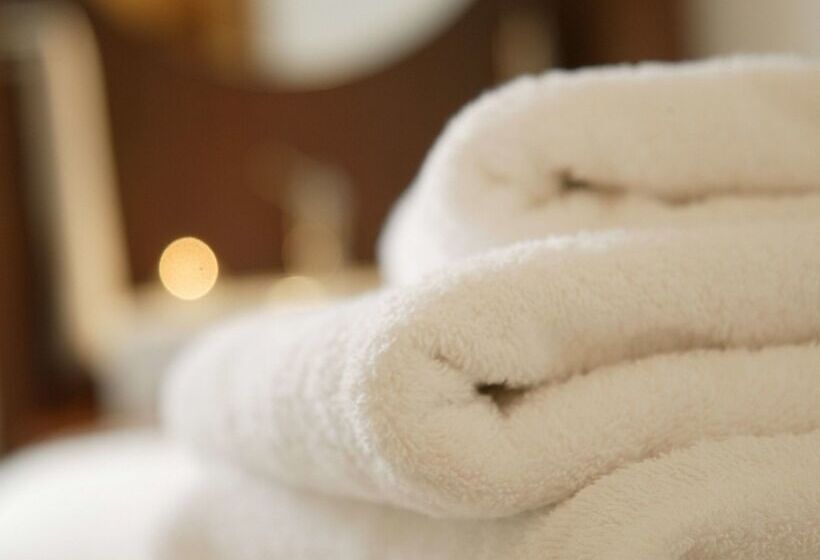 Отель The Waldorf Hilton London