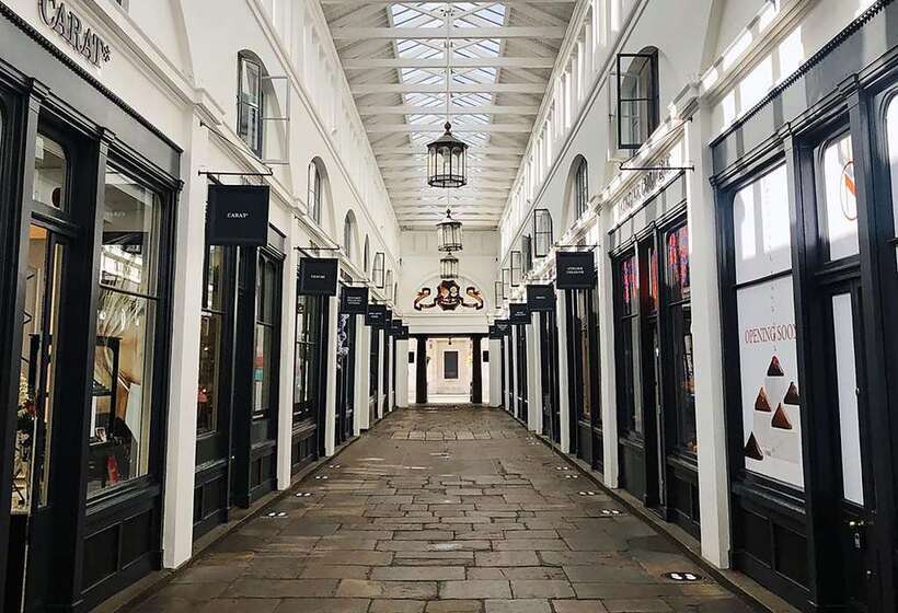 ホテル The Waldorf Hilton London