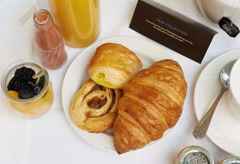 ホテル The Waldorf Hilton London