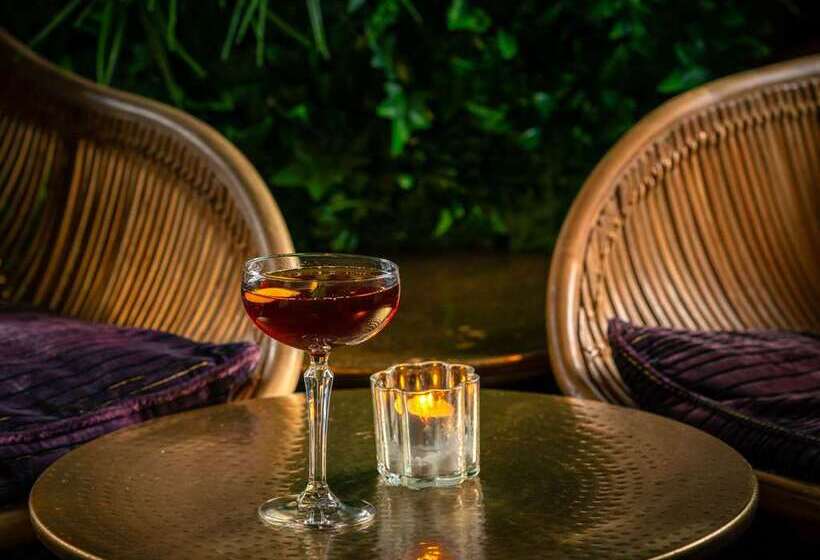 בית מלון כפרי The Waldorf Hilton London