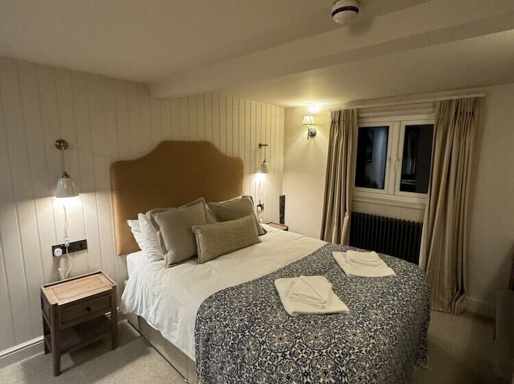 فندق The White Lion