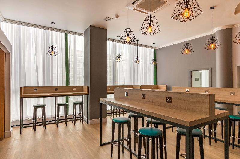 Отель Thistle Express London Luton