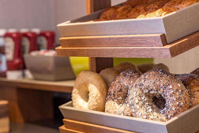 Отель Thistle Express London Luton