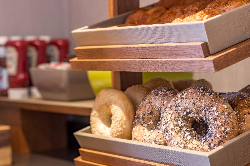 Отель Thistle Express London Luton