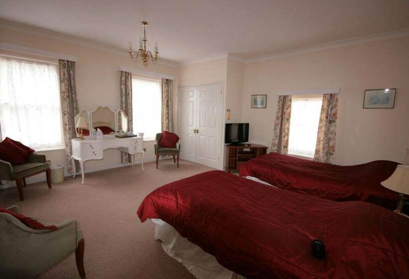 בית מלון כפרי Tyrrells Ford Country Inn &