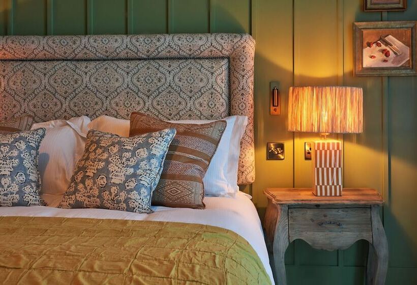 ホテル The White Hart