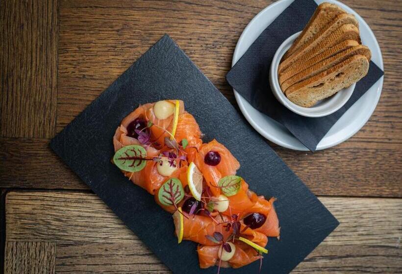 Отель Winchester Royal