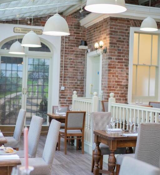 Отель Winchester Royal