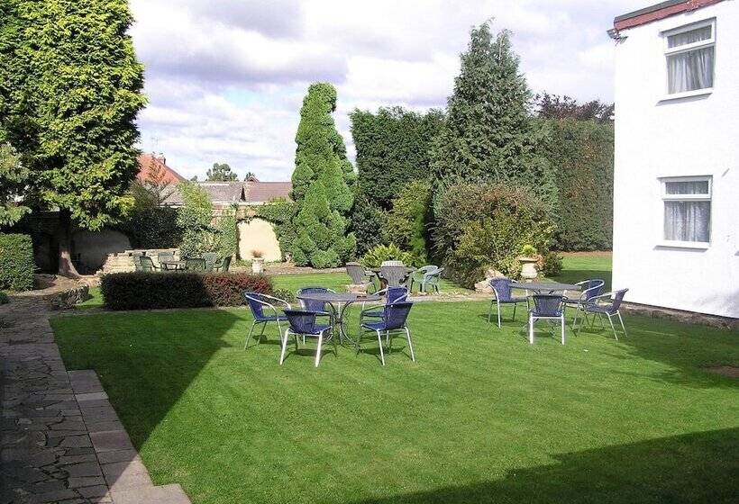 The Cedars Hotel & Restaurant