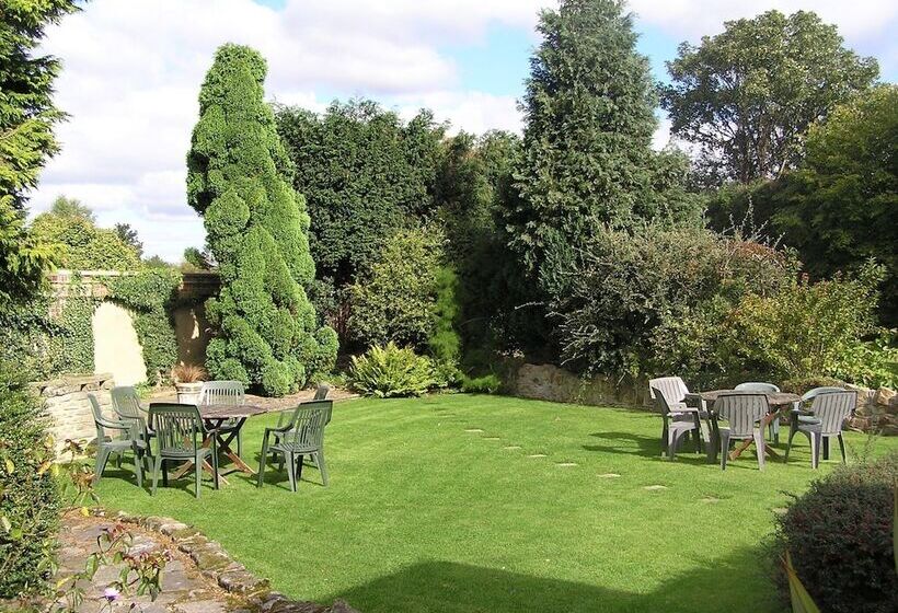 The Cedars Hotel & Restaurant