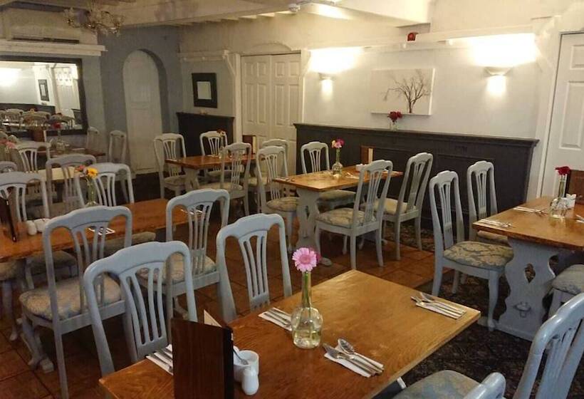 The Cedars Hotel & Restaurant