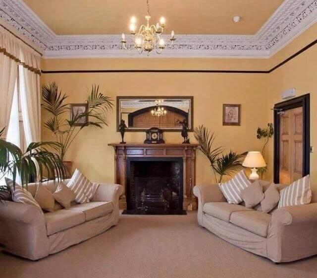 The Royal Hotel Tain