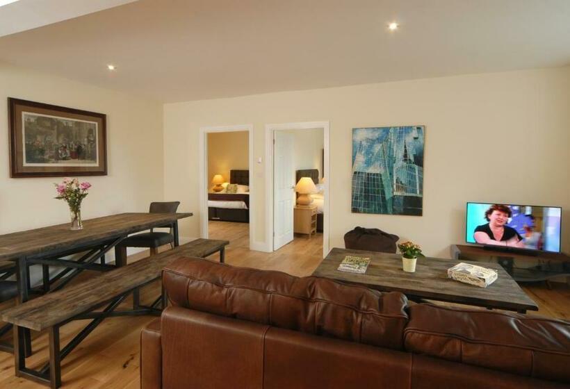 Unicorn Aparthotel Suites