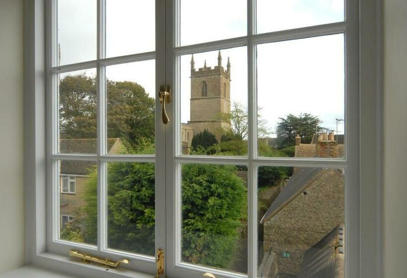 Unicorn Aparthotel Suites