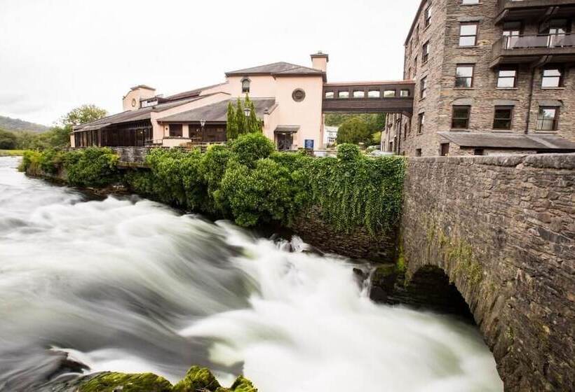 Whitewater Hotel & Spa