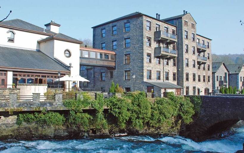 Whitewater Hotel & Spa