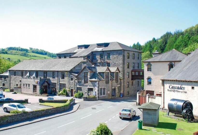 Whitewater Hotel & Spa