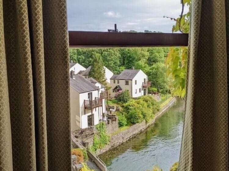 Whitewater Hotel & Spa