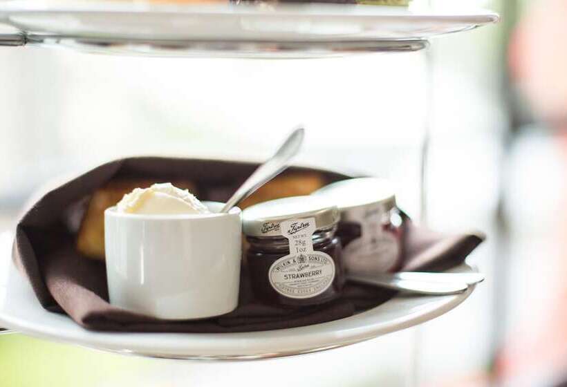 Whitewater Hotel & Spa