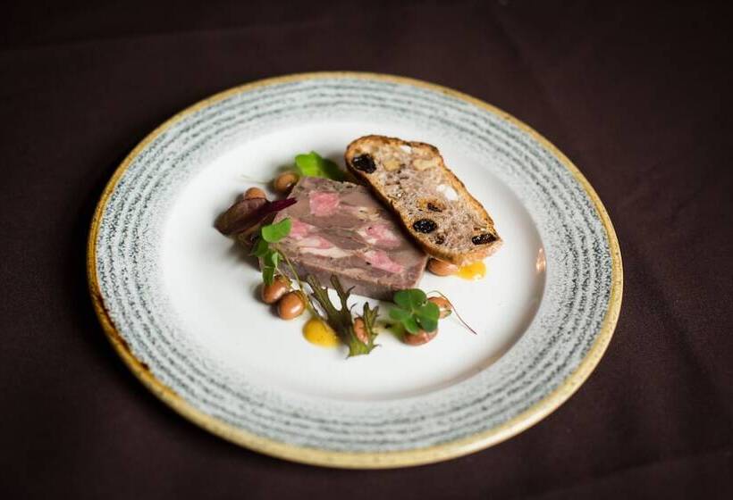 Whitewater Hotel & Spa