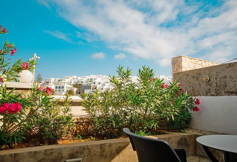 Adonis Hotel & Apartments