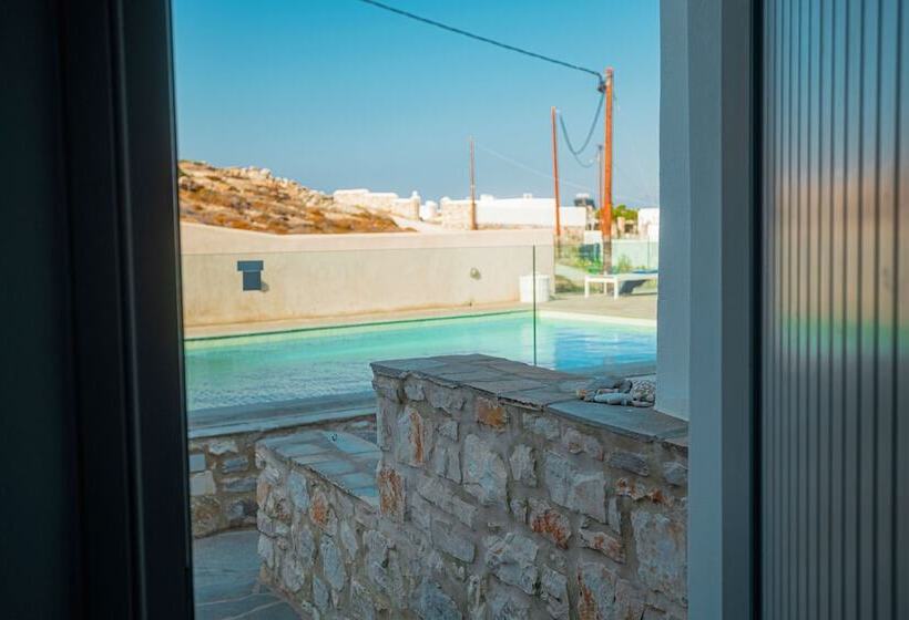 Adonis Hotel & Apartments