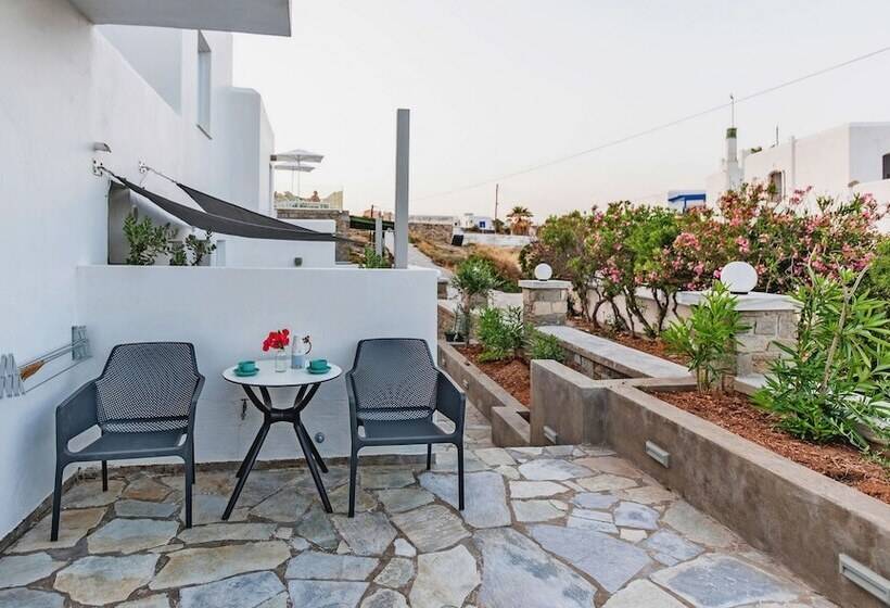 Adonis Hotel & Apartments