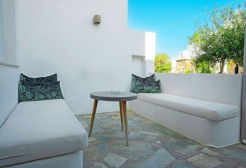 Adonis Hotel & Apartments