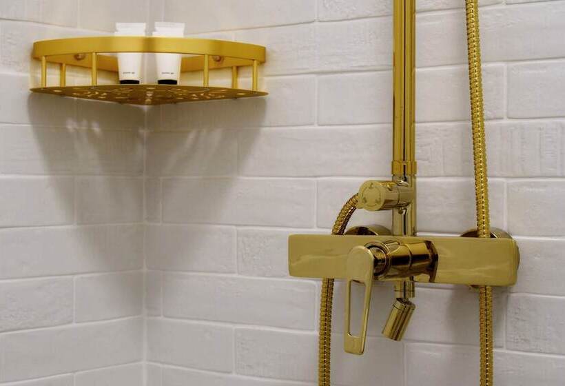 Adonis Hotel & Apartments