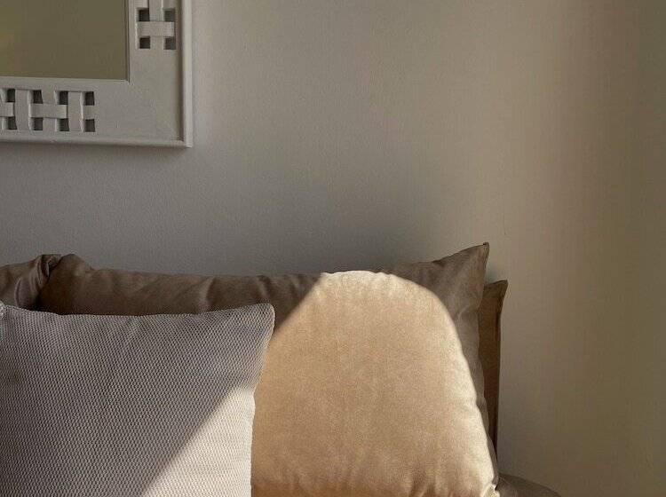 Adonis Hotel & Apartments