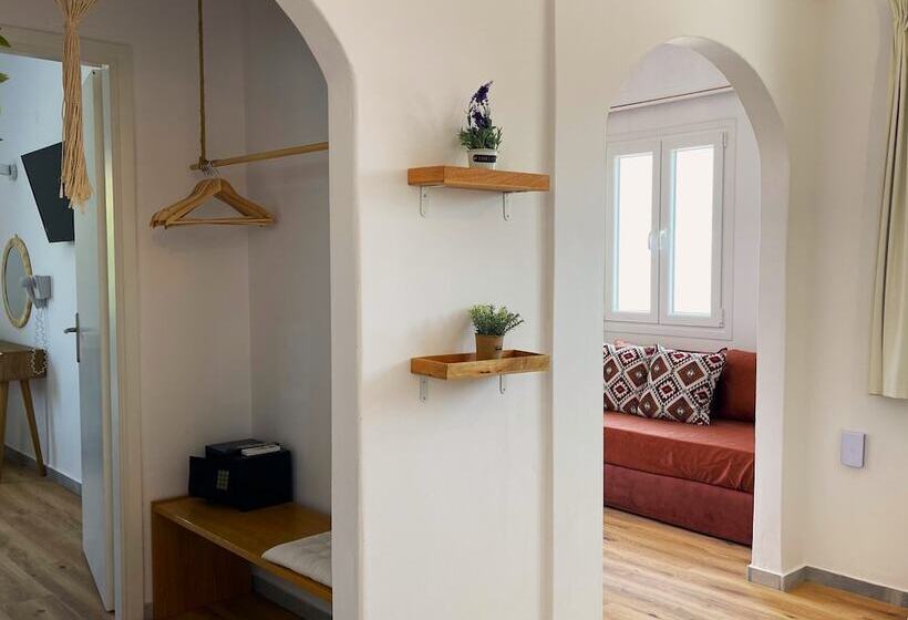 Adonis Hotel & Apartments