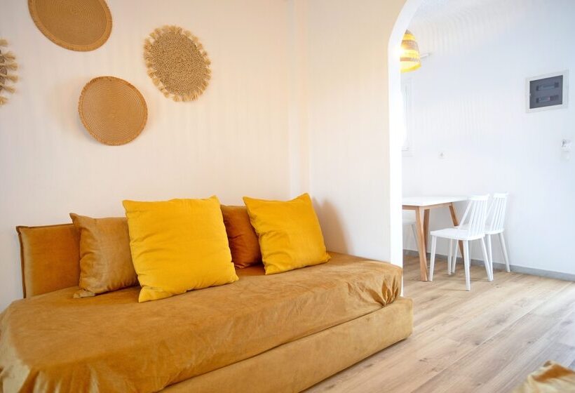 Adonis Hotel & Apartments