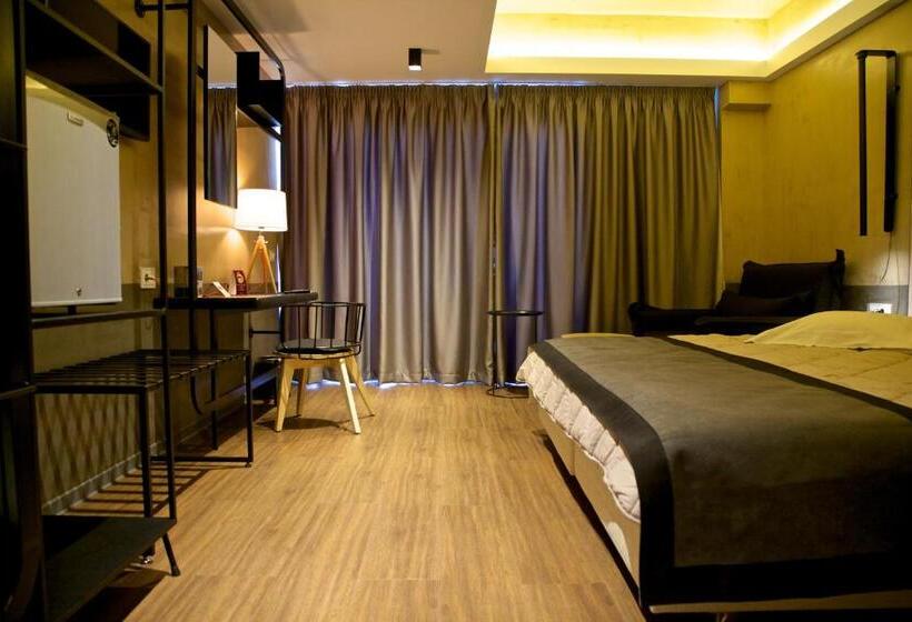 בית מלון כפרי Adonis City