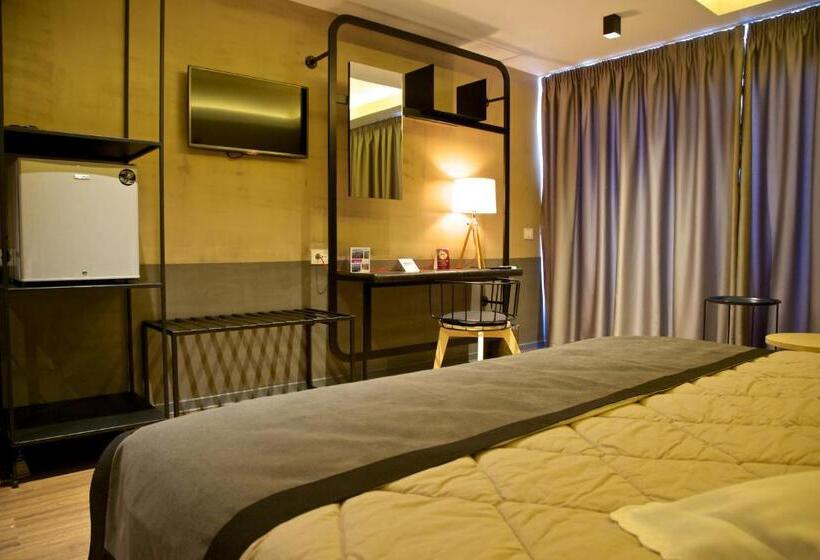 בית מלון כפרי Adonis City