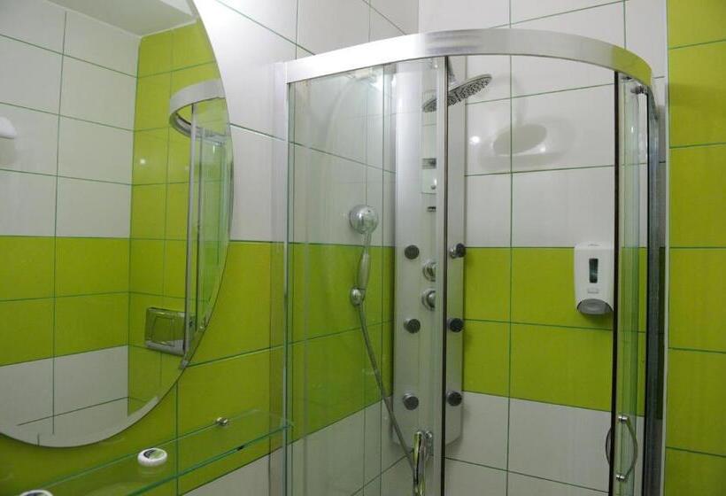 בית מלון כפרי Adonis City