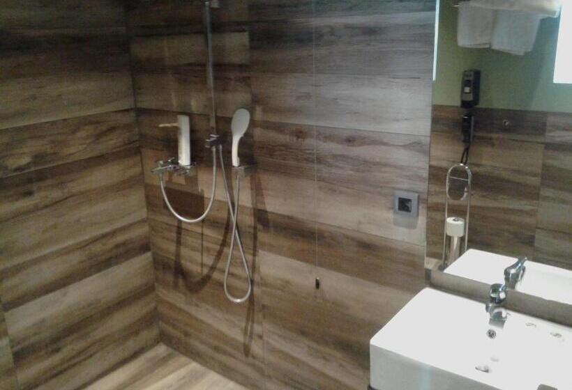 בית מלון כפרי Adonis City