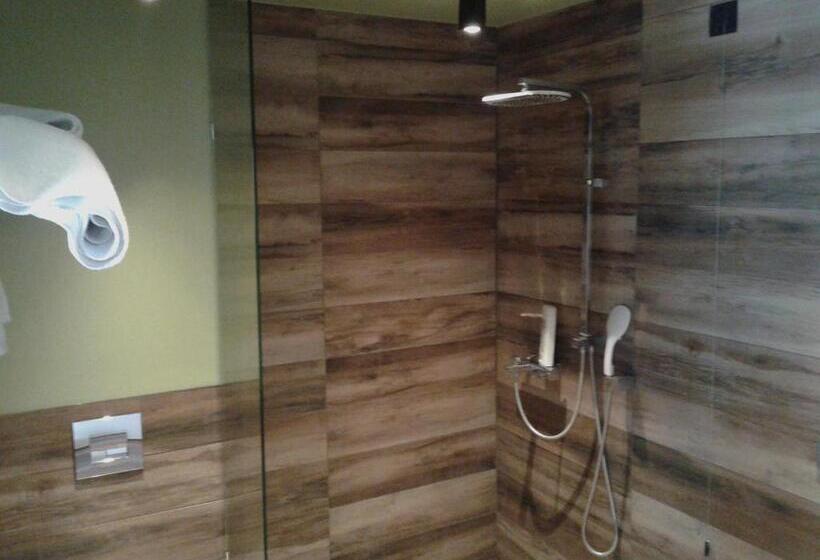 בית מלון כפרי Adonis City