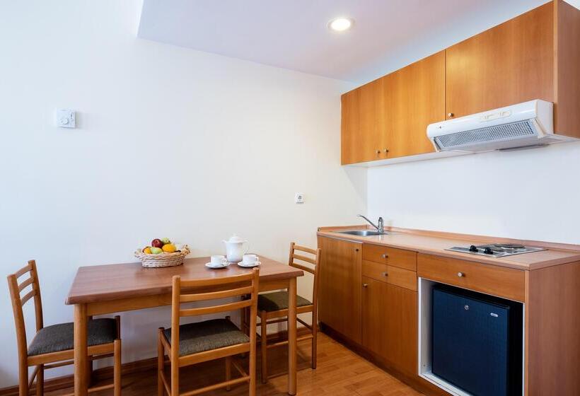 Отель Angela Downtown