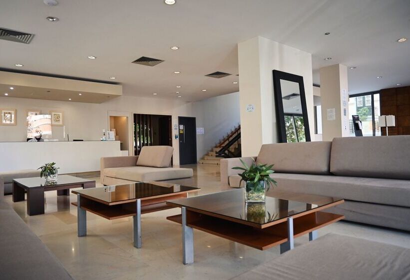 Отель Angela Downtown