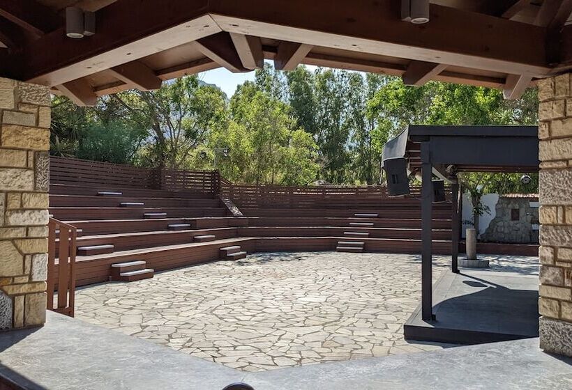 فندق Apollonia Beach Resort & Spa