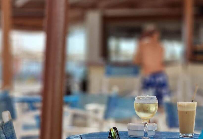 فندق Apollonia Beach Resort & Spa