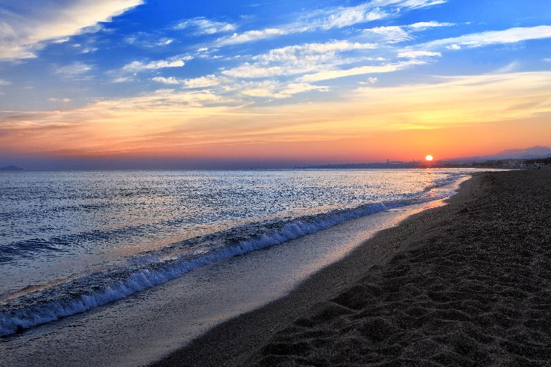 فندق Apollonia Beach Resort & Spa