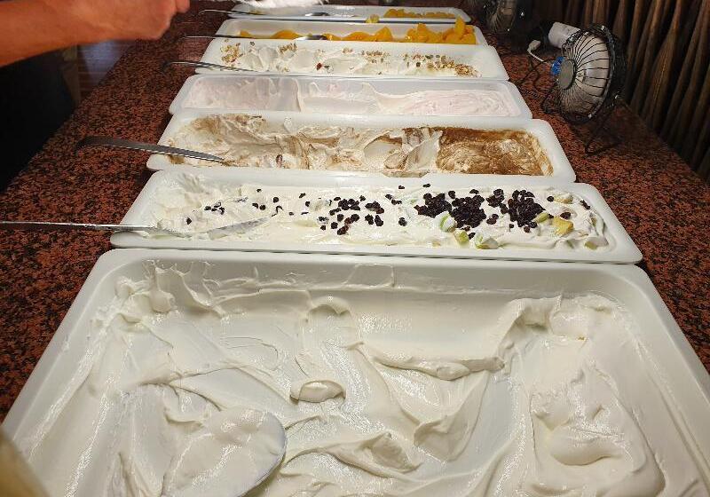 فندق Apollonia Beach Resort & Spa