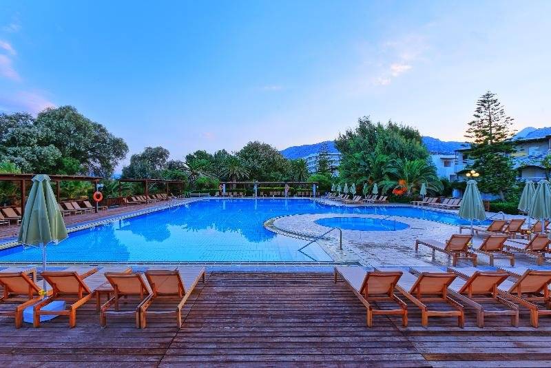 فندق Apollonia Beach Resort & Spa