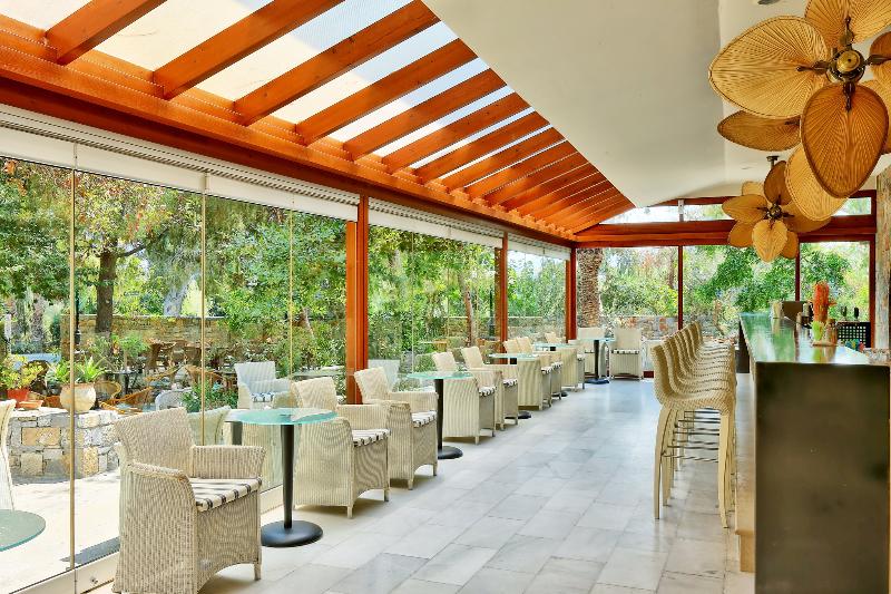 فندق Apollonia Beach Resort & Spa