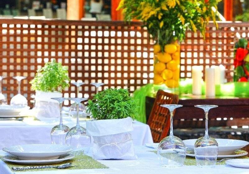 فندق Apollonia Beach Resort & Spa