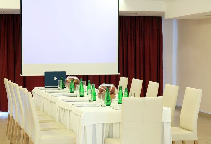 فندق Ariti Grand